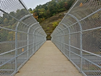 Footbridge over Interstate 68 at Sideling Hill [04]