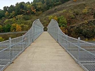 Footbridge over Interstate 68 at Sideling Hill [03]