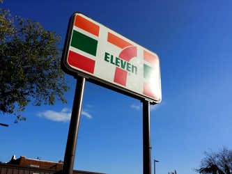 7-Eleven sign on Benning Road NE