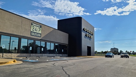 Gold's Gym in Colonial Heights, Virginia [01]