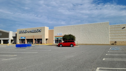 Books A Million and former Toys "R" Us in Colonial Heights