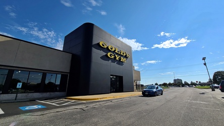 Gold's Gym in Colonial Heights, Virginia [02]