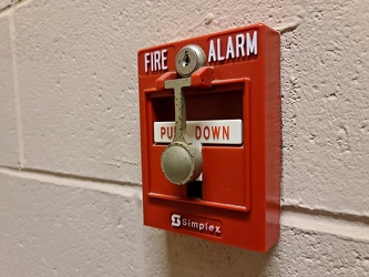 Fire alarm pull station at Hampton Inn Goldsboro [01]