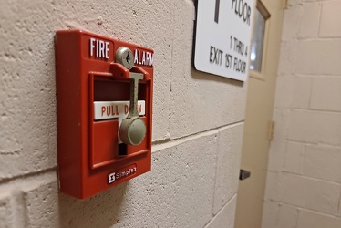 Fire alarm pull station at Hampton Inn Goldsboro [02]