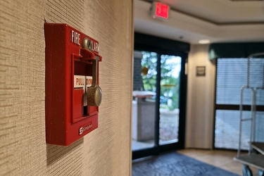 Fire alarm pull station at Hampton Inn Goldsboro [06]