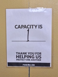 Capacity sign at Food Lion