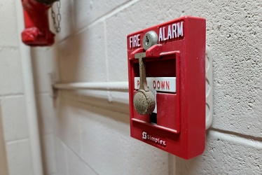 Fire alarm pull station at Hampton Inn Goldsboro [07]