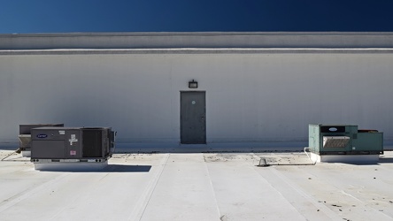 Equipment on the roof of the Hause Building [02]