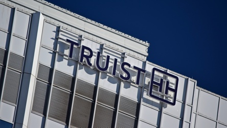 Truist sign at 150 West Main Street [01]