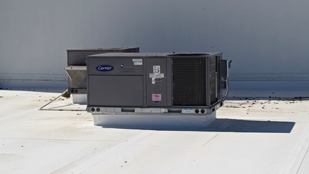 Equipment on the roof of the Hause Building [03]