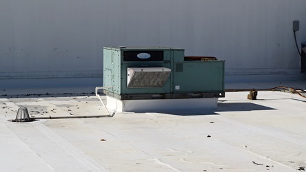 Equipment on the roof of the Hause Building [04]