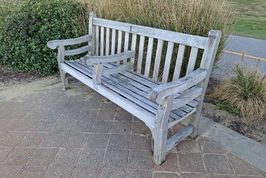 Bench with center armrest [01]