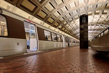 Train at Rosslyn station upper level