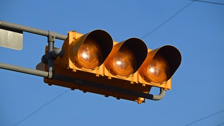 Horizontal traffic light in use as a blinker [04]