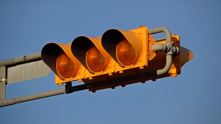 Horizontal traffic light in use as a blinker [02]