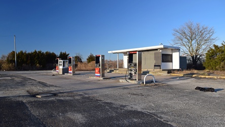 Former Fine Petro station near Absecon, New Jersey [01]