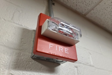 Fire alarm strobe at Franconia Center [01]