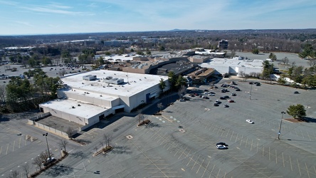 Aerial view of Lakeforest Mall [13]