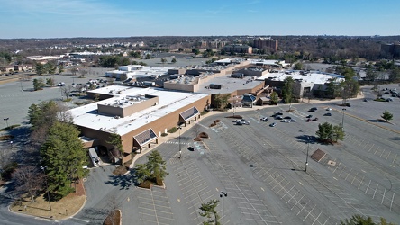 Aerial view of Lakeforest Mall [10]