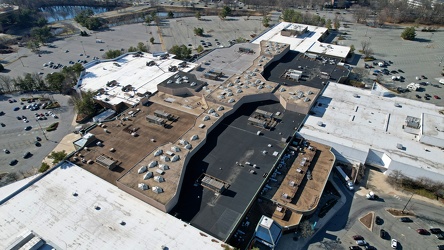 Aerial view of Lakeforest Mall [15]