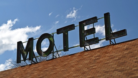 Roof sign for Pinehurst Motel [01]