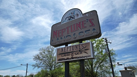 Former restaurant sign in Petersburg, Virginia [01]