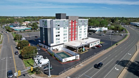 Holiday Inn Express on Staples Mill Road [01]