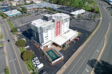 Holiday Inn Express on Staples Mill Road [02]