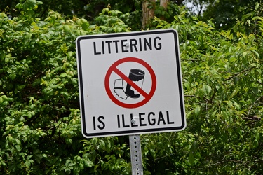 "Littering is illegal" sign [02]