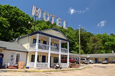 Armstrong Motel [02]