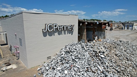 Staunton Mall demolition progress [20]