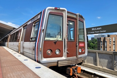 Train at McLean station [01]