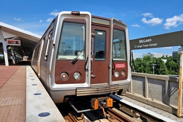 Train at McLean station [04]