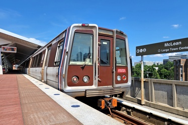 Train at McLean station [03]