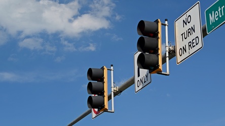 Traffic signals in Derwood, Maryland [02]