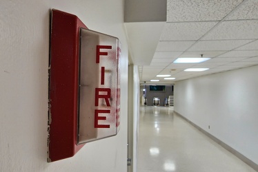 Fire alarm strobe at Ballston Metro Center [01]