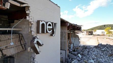 Staunton Mall demolition progress, September 2022 [02]