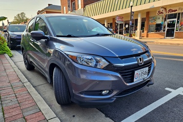 Honda HR-V in downtown Waynesboro