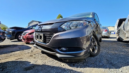 Honda HR-V at tow lot [04]