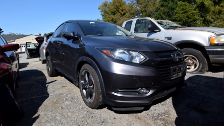 Honda HR-V at tow lot [02]