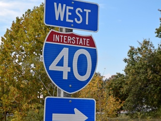 Interstate 40 signage on Strawberry Plains Pike [06]