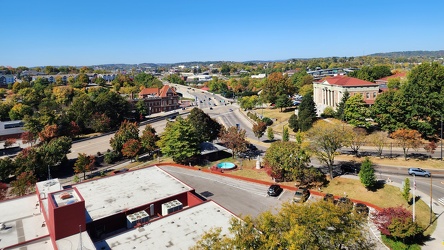 Intersection of Western Avenue, West Summit Hill Drive, Henley Street, and Broadway [03]