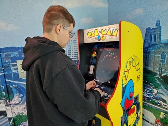 Elyse plays Galaga at the Sunsphere