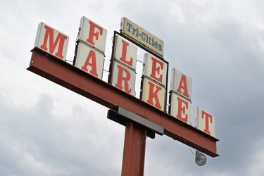 Sign for the Tri-Cities Flea Market [02]