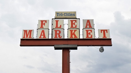 Sign for the Tri-Cities Flea Market [04]