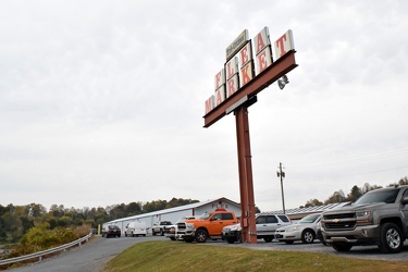 Sign for the Tri-Cities Flea Market [05]