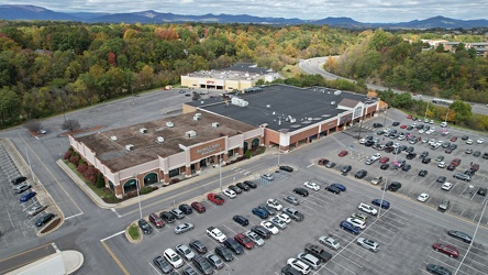 Kroger/Barnes & Noble building at Tanglewood Mall [01]