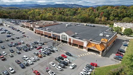 Kroger/Barnes & Noble building at Tanglewood Mall [02]