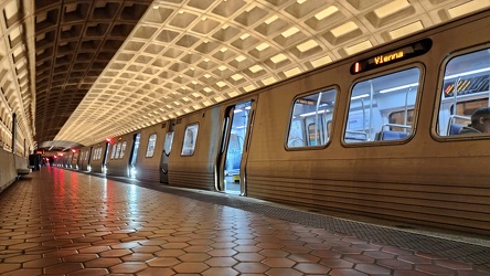 Train at Ballston-MU station, October 2022 [01]