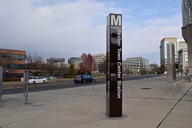 Reston Town Center station entrance pylon [01]